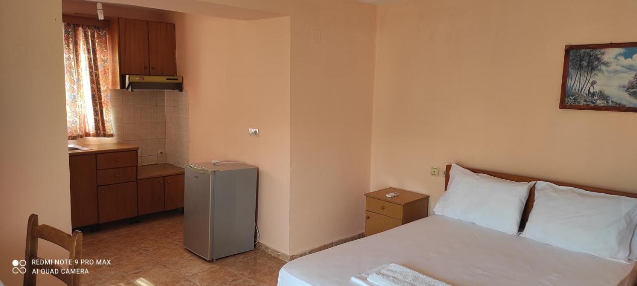 Amalias Room Himare Buitenkant foto